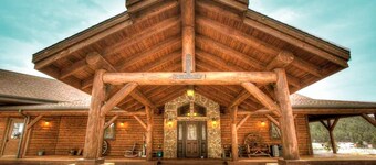 Epic Nemo Lodge - Large Group Escape in the Heart of the Black Hills