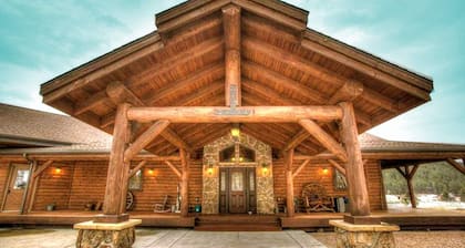 Epic Nemo Lodge - Large Group Escape in the Heart of the Black Hills