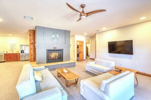 Smart TV, fireplace, DVD player, table football