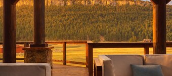 Epic Nemo Lodge - Large Group Escape in the Heart of the Black Hills