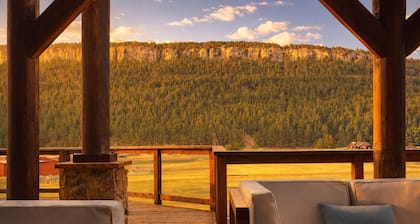 Epic Nemo Lodge - Large Group Escape in the Heart of the Black Hills