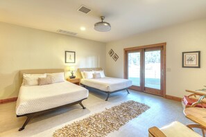 6 bedrooms, iron/ironing board, travel cot, free WiFi - Epic Nemo Lodge - Large Group Escape in the Heart of the Black Hills (Nemo)