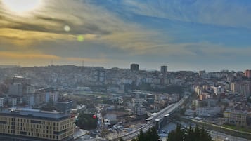 Deluxe-Zimmer, 1 Schlafzimmer, Raucher, Stadtblick | Blick auf die Stadt