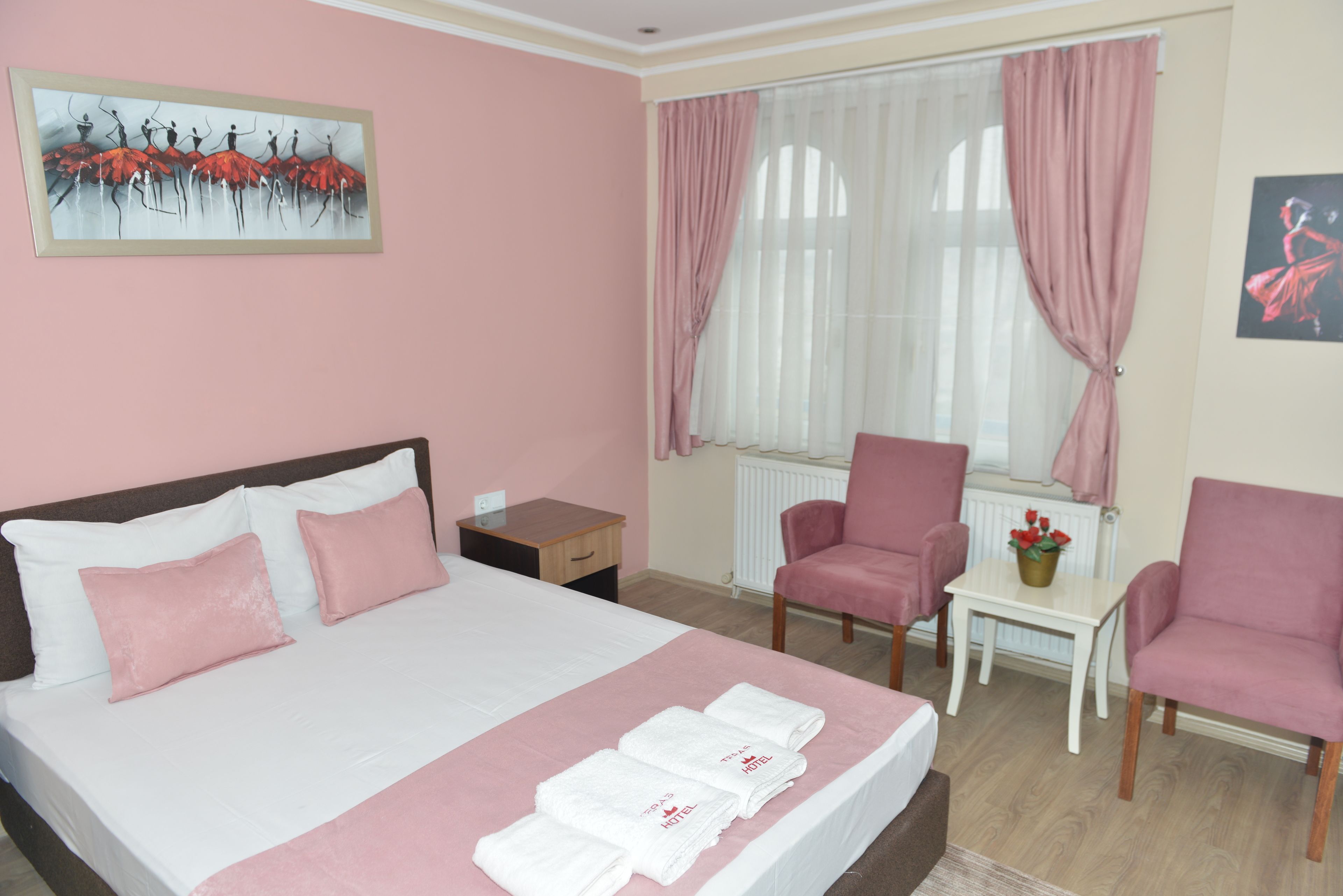 Luxury Room, 1 Double Bed, Smoking, City View | Living area | 32-inch LCD TV with satellite channels, TV