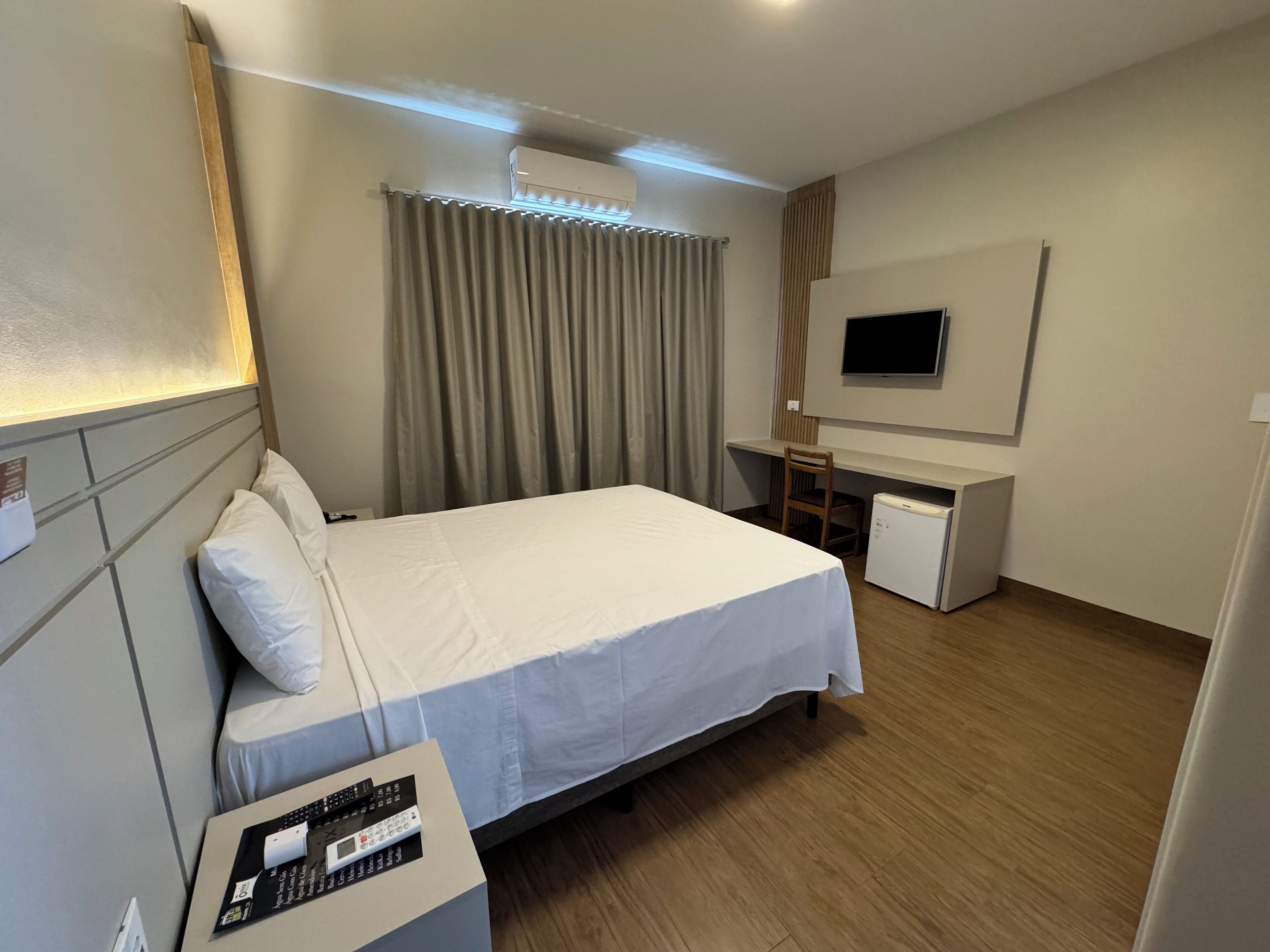 Quarto casal superluxo | Frigobar, Wi-Fi de cortesia, roupa de cama