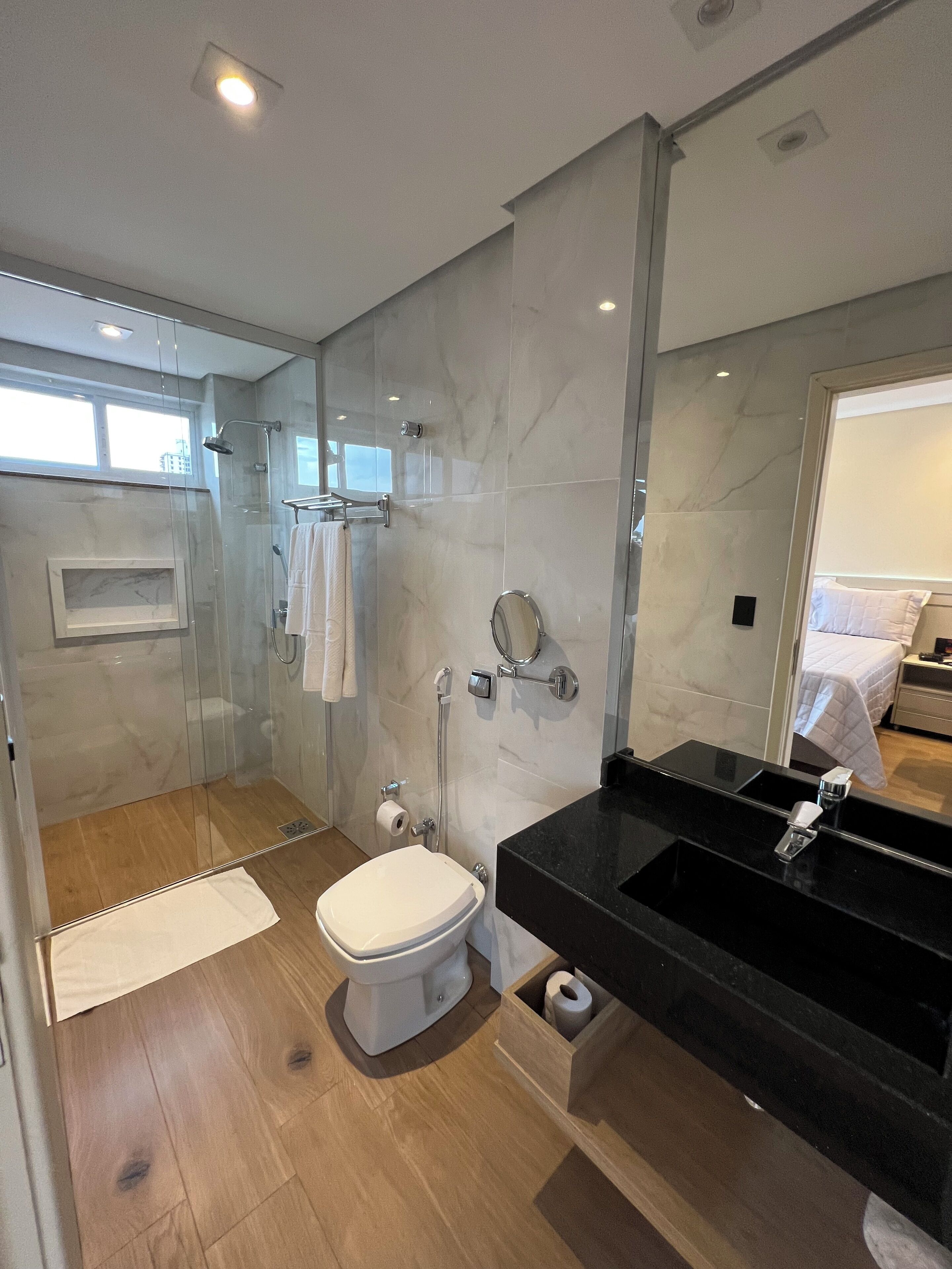 Luxury Double Room | Bathroom | Shower, free toiletries, hair dryer, towels