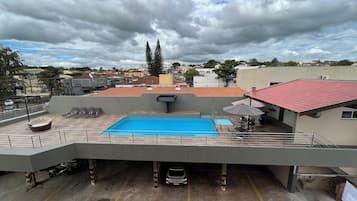 2 outdoor pools