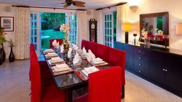 Refrigerador, microondas, placa de cocina, lavavajillas