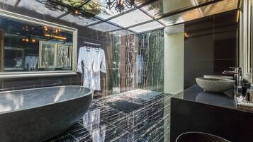 Luxury Villa, 4 Bedrooms, Non Smoking, Garden View | Bathroom