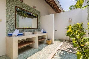 Luxury Villa, 4 Bedrooms, Non Smoking, Garden View | Bathroom
