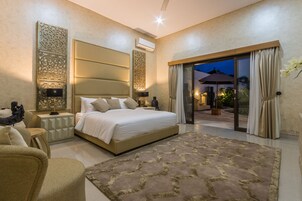 Luxury Villa, 4 Bedrooms, Non Smoking, Garden View | 4 bedrooms, in-room safe, desk, blackout drapes