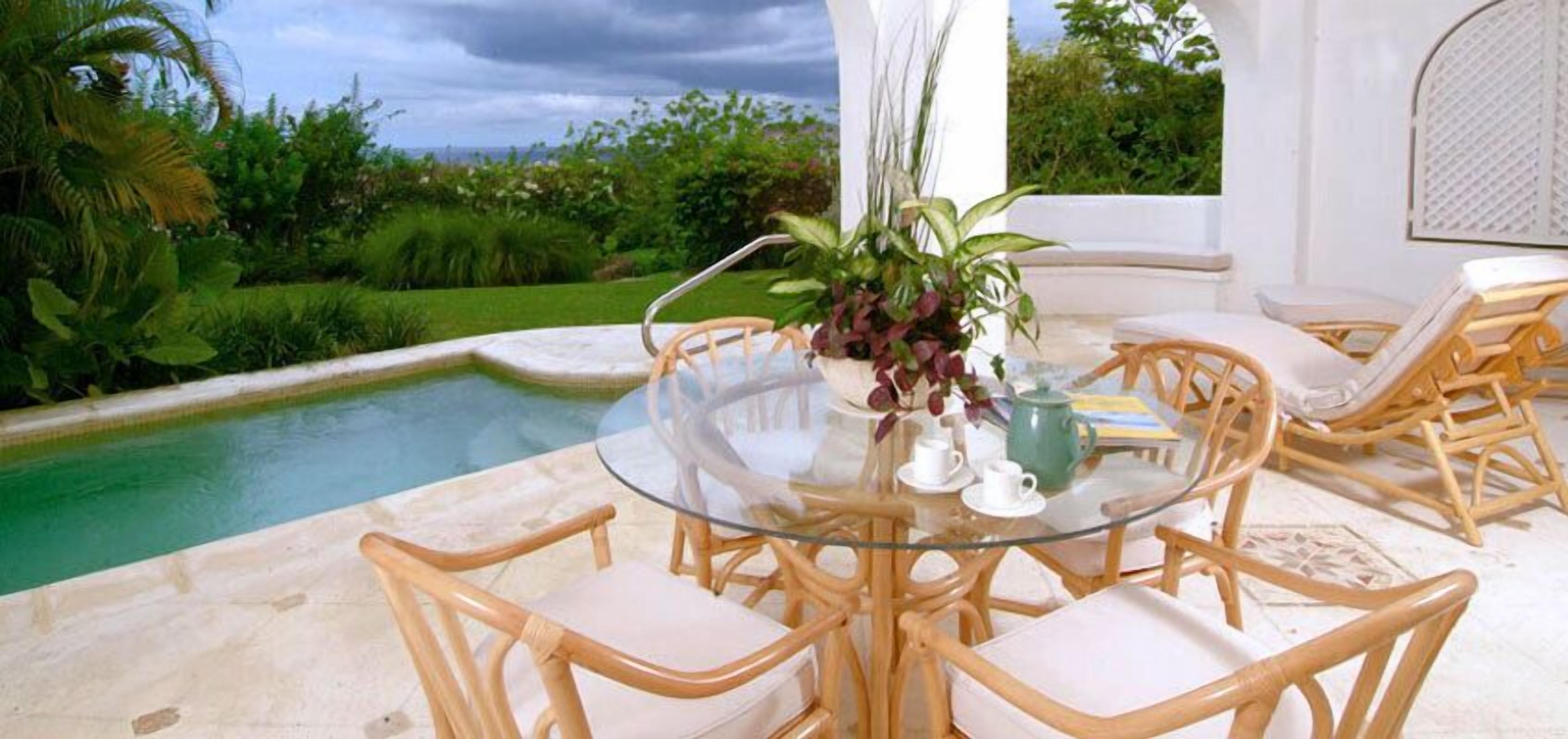 Kolam renang outdoor