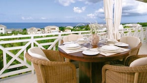 Outdoor dining - Villa Coconut Ridge #5 (Holetown)