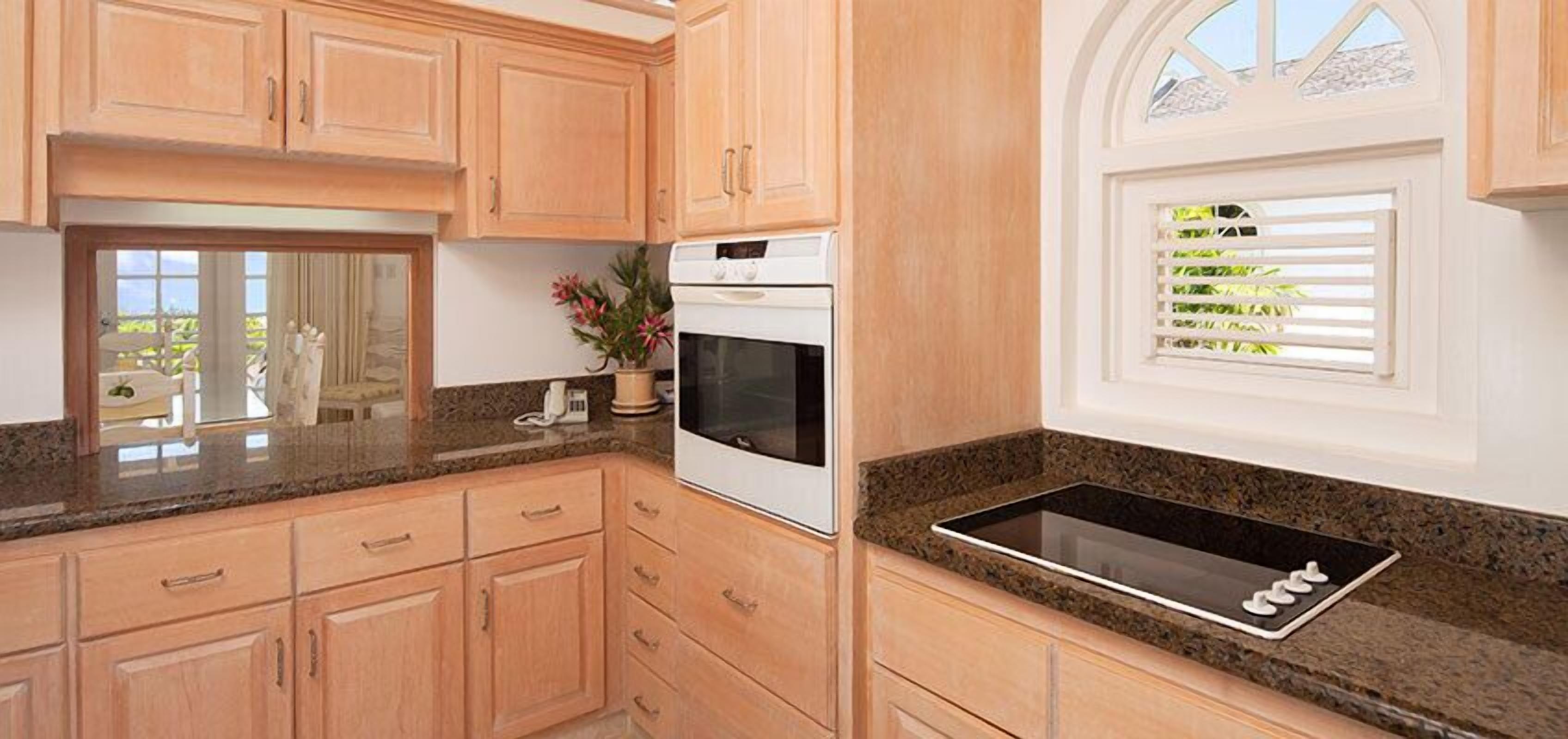 Stovetop, coffee/tea maker, cookware/dishes/utensils