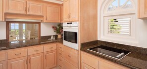 Stovetop, coffee/tea maker, cookware/dishes/utensils