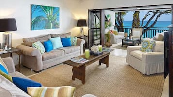 TV, pemutar DVD, koleksi video, dan peralatan stereo