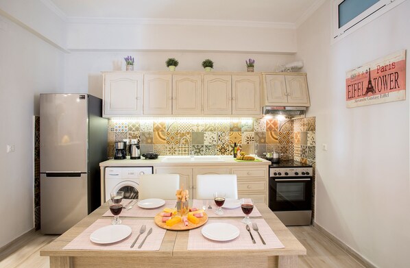 Fridge, oven, stovetop, dishwasher