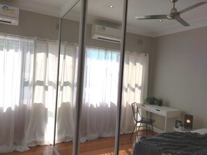 3 室のベッドルーム、デスク、アイロン / アイロン台、WiFi (無料)