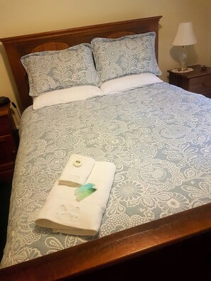 2 Schlafzimmer, Bügeleisen/Bügelbrett, Bettwäsche