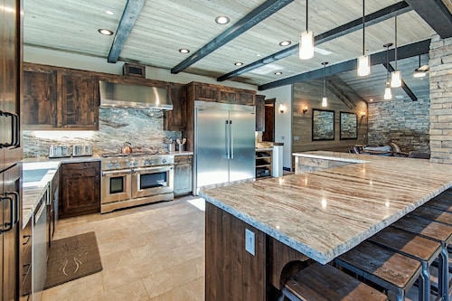 7 makuuhuoneen 7 kylpy Luxury Heavenly Estate