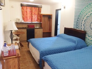 1 bedroom, iron/ironing board, free WiFi, bed sheets - Two double-bed with fully kitchen at Easy Inn (Belize City)