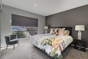 5 bedrooms, iron/ironing board, free WiFi, bed sheets
