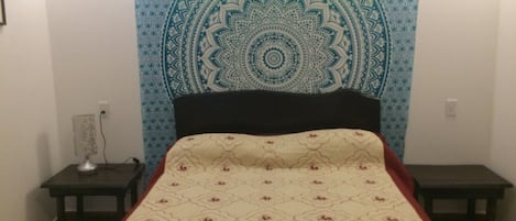 1 dormitori, escriptori, planxa i posts de planxar i wifi gratuïta