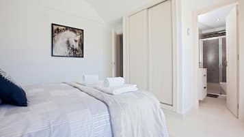 4 sovrum, värdeförvaringsskåp på rummet och strykjärn/strykbräda