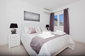 4 slaapkamers, een kluis op de kamer, een strijkplank/strijkijzer