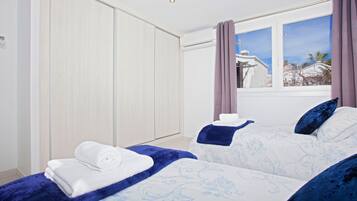 4 bedrooms, in-room safe, iron/ironing board, travel crib