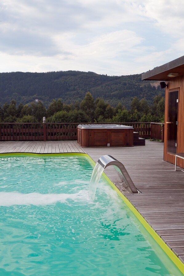 Outdoor pool, a heated pool - Cabin in full nature with pool 8 minutes from the beach  (EA)