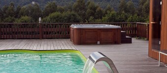 Cabin in full nature with pool 8 minutes from the beach 