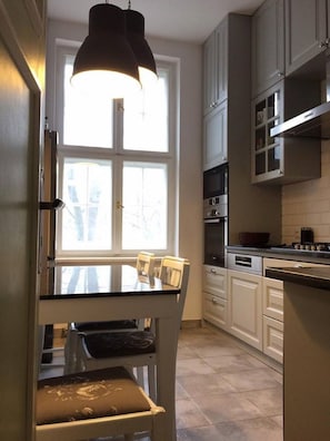 Fridge, microwave, oven, stovetop