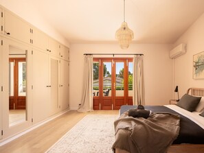 4 bedrooms, iron/ironing board, internet, bed sheets - Can Barbas - Great family villa close to all amenities (Port de Pollença)