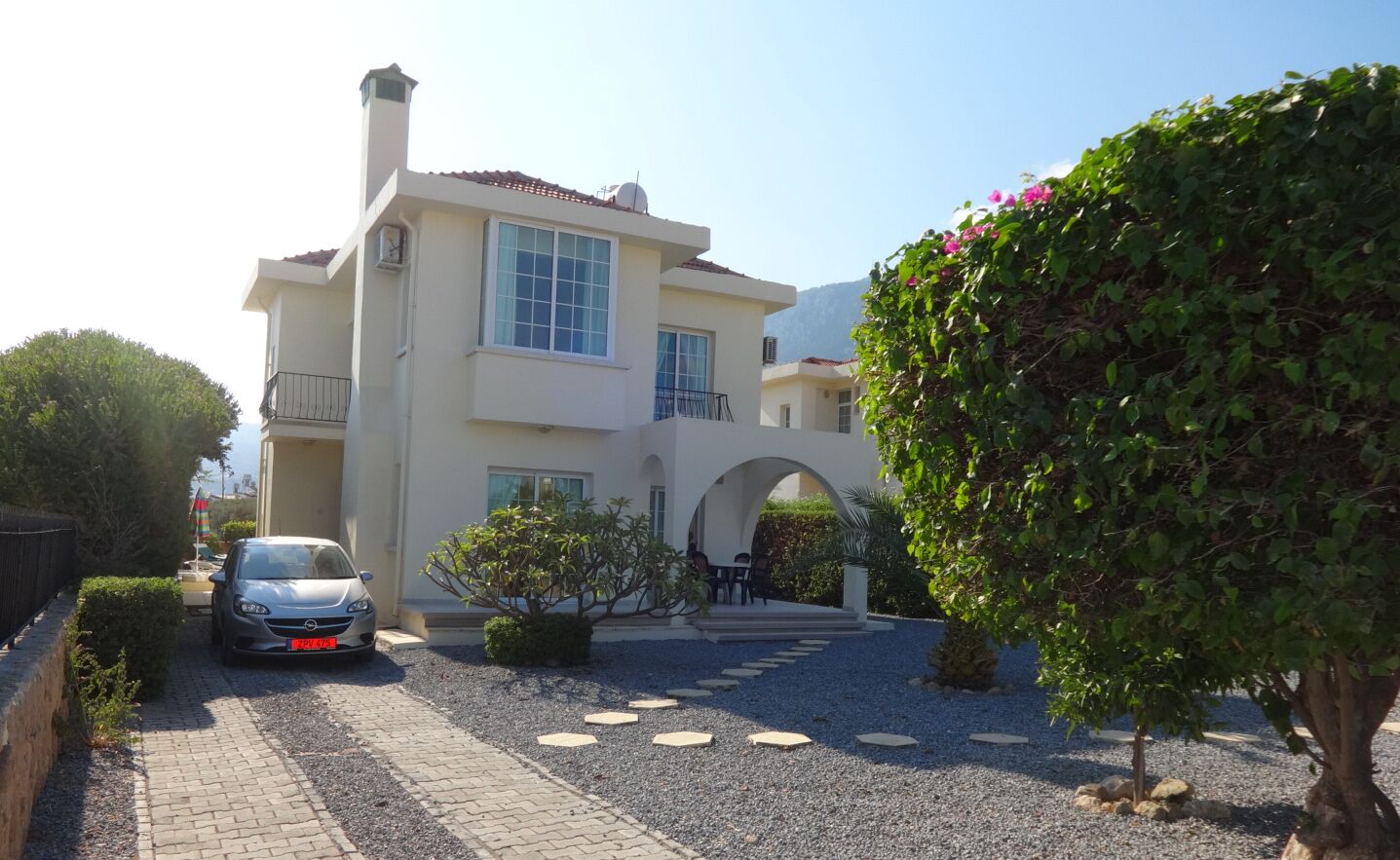 Front garden with plenty of car parking space