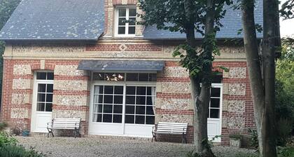 Honfleur, Cote de Grace, family self-catering 2 bed Gite fenced private garden