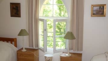 2 dormitorios, tabla de planchar con plancha, wifi y ropa de cama