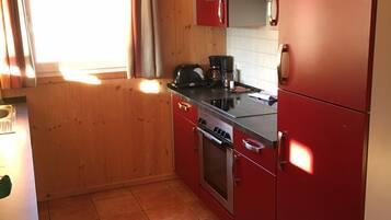 Refrigerador, horno, parrilla de estufa y lavavajillas