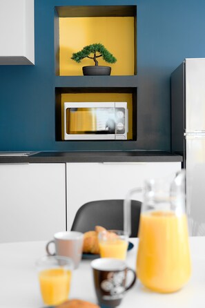 Dining - Fully equipped "Independence" apartment (Hennebont)