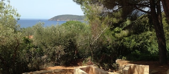 Sea-view cottage a stone's throw from the beach near Capoliveri