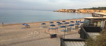 Belle villa familiale privée avec grande piscine et accès aux plages / montagnes