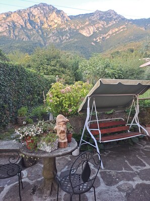 Property grounds - TOTAL RELAX or STARTING POINT FOR A DYNAMIC HOLIDAY (Lierna)