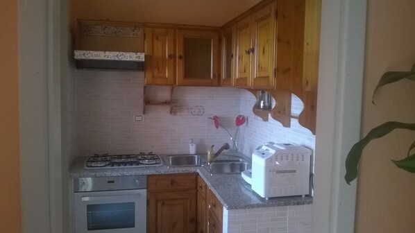 Fridge, microwave, oven, stovetop - WELCOME HOME to 2nd Floor (Olbia)