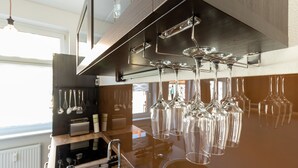 Kaffetrakter/tekoker, kjøleskap, mikrobølgeovn og ovn