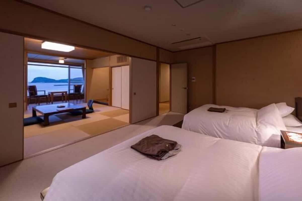 1 bedroom, down duvets, free minibar, in-room safe