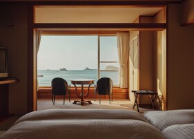 羽毛の掛け布団、ミニバー (無料)、セーフティボックス (室内)、客室ごとに異なる装飾