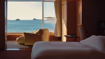 羽毛の掛け布団、ミニバー (無料)、セーフティボックス (室内)、客室ごとに異なる装飾