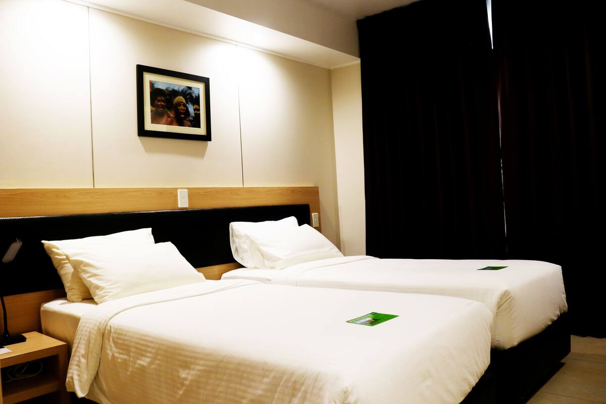 Premier King Room  | In-room safe, soundproofing, iron/ironing board, WiFi (free)