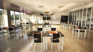 Restaurant - Cassowary Hotel (Kiunga)