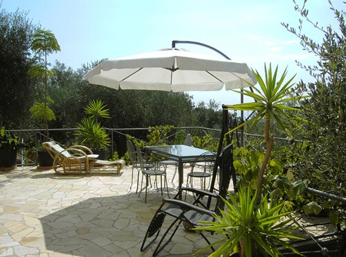 Holidayhouse with sea view in stylish ambiance